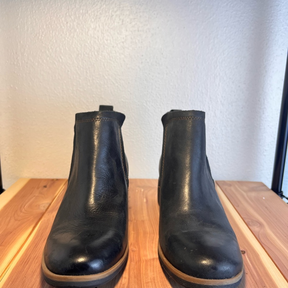 Korks Black Leather Ankle Booties - Classic Chelsea Style